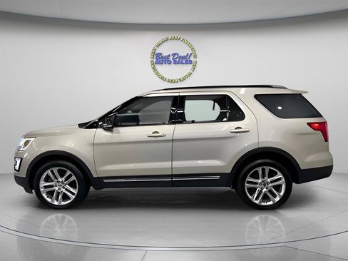 Used 2017 Ford Explorer XLT w/ Equipment Group 202A AWD/4WD image 2