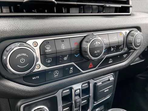 Used 2024 Jeep Gladiator Sport image 25