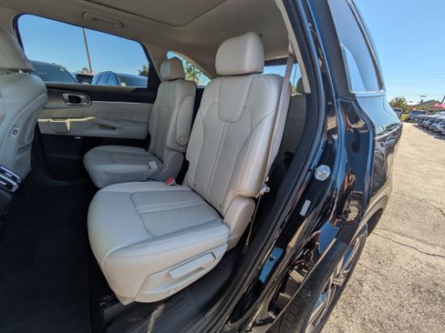 Used 2022 Kia Sorento SX Prestige w/ Panoramic Sunroof Package image 9