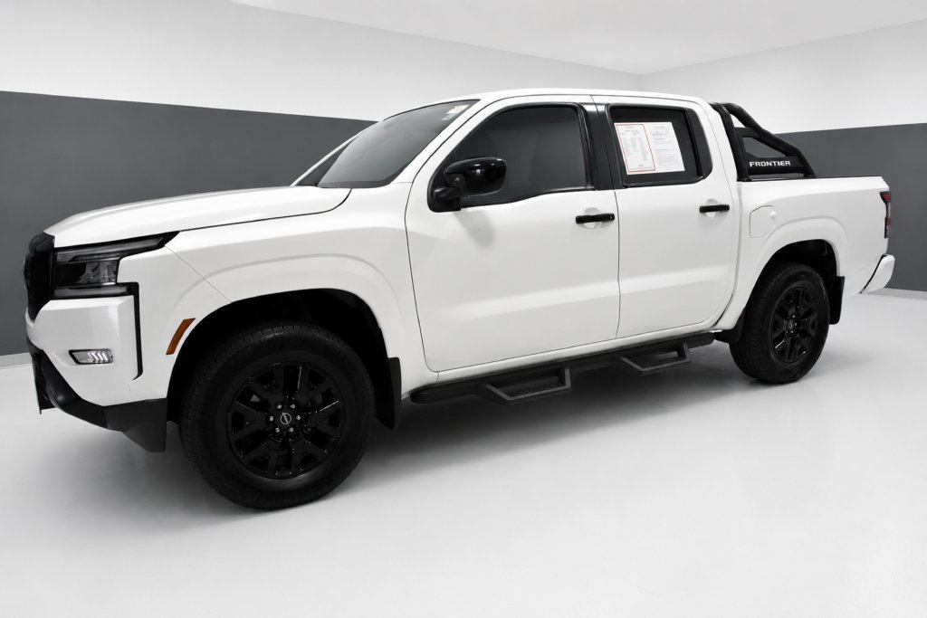 Used 2023 Nissan Frontier SV w/ Midnight Edition Package AWD/4WD image 2