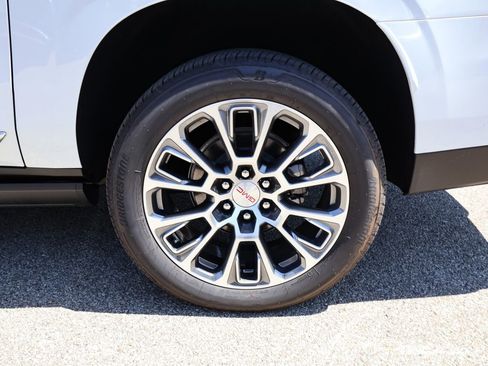 New 2026 GMC Yukon XL Denali w/ Sun & Power Step Package AWD/4WD image 40