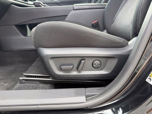 Used 2025 Nissan Rogue SV AWD/4WD image 10