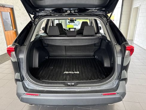 Certified 2021 Toyota RAV4 XLE w/ XLE Grade Weather Package AWD/4WD image 10