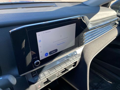 Used 2025 Toyota Camry LE image 18