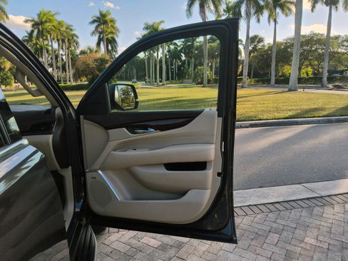 Used 2016 Cadillac Escalade Luxury AWD/4WD image 39