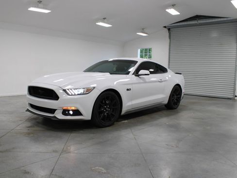 Used 2017 Ford Mustang GT Premium w/ Black Accent Package RWD image 4