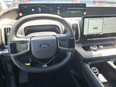 Used 2025 Ford Expedition Max Active AWD/4WD image 12