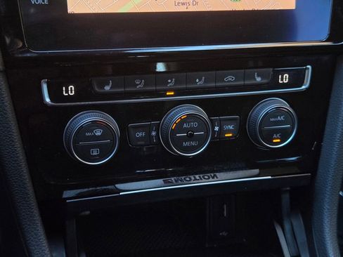 Used 2019 Volkswagen Golf R 4-Door image 22