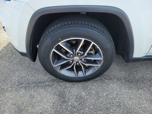 Used 2018 Jeep Grand Cherokee Limited w/ Luxury Group II RWD image 6