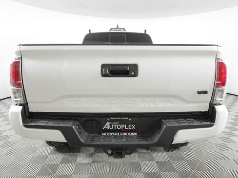 Used 2020 Toyota Tacoma TRD Sport AWD/4WD image 5