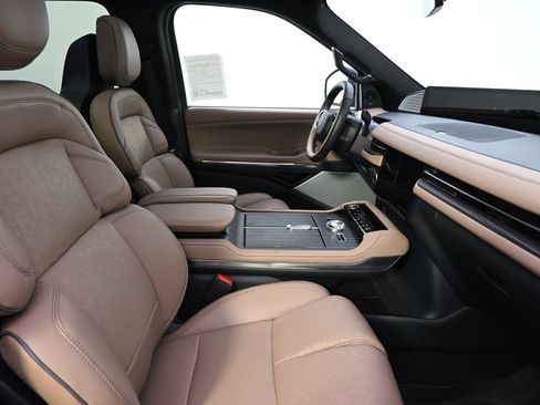 New 2026 Lincoln Navigator L Black Label AWD/4WD image 16