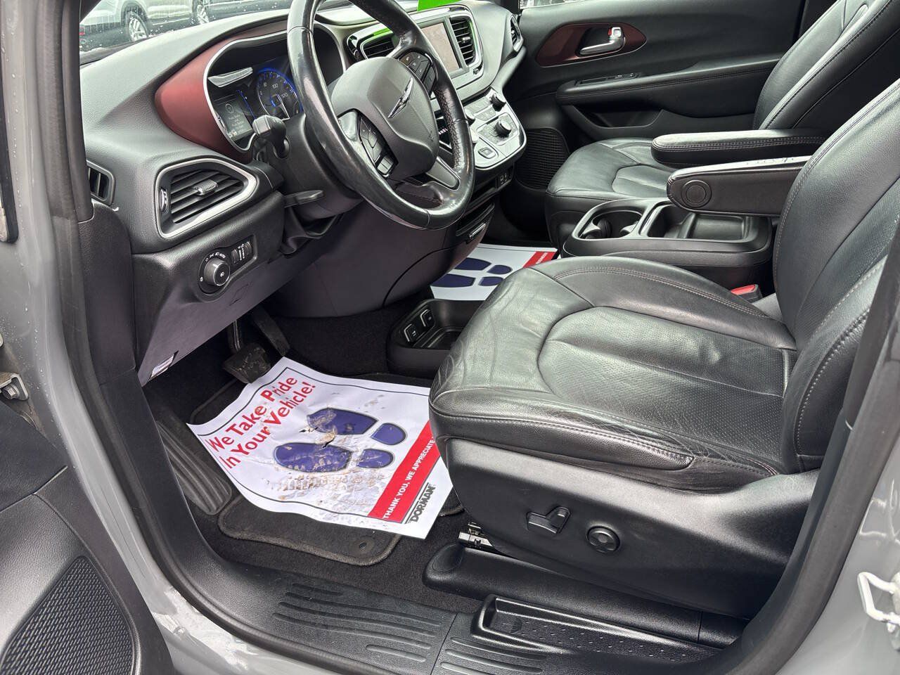 Used 2020 Chrysler Pacifica Touring-L FWD image 6