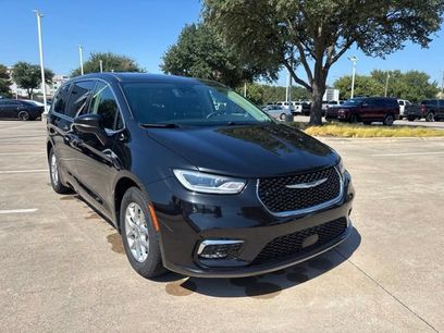 Used 2023 Chrysler Pacifica Touring-L