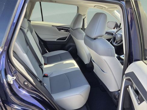 Used 2019 Toyota RAV4 XLE Premium FWD image 18