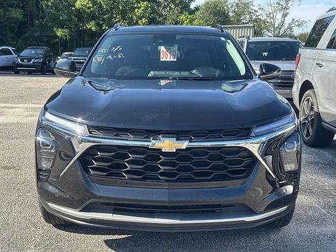 Used 2024 Chevrolet Trax LT FWD image 8
