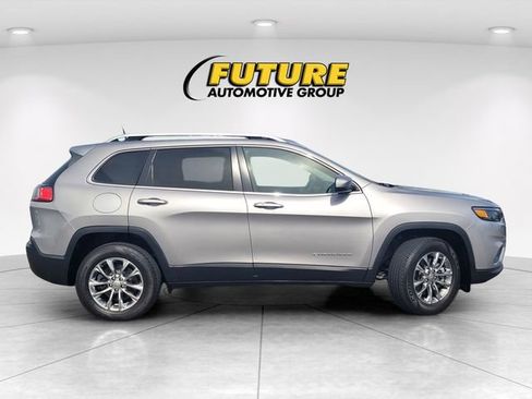 Used 2020 Jeep Cherokee Latitude Plus AWD/4WD image 3