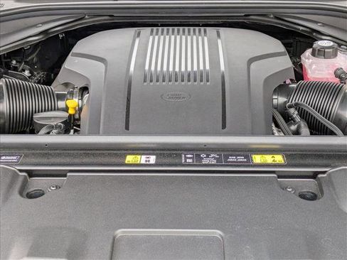 New 2025 Land Rover Range Rover Long Wheelbase SE image 19