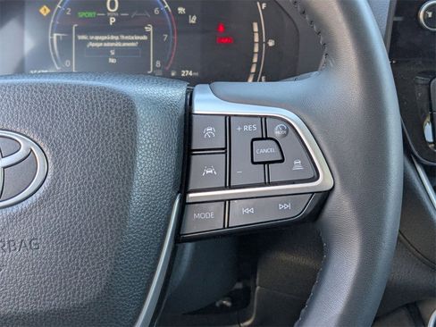 Used 2025 Toyota Grand Highlander AWD image 20