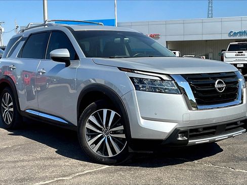 Used 2022 Nissan Pathfinder Platinum w/ Cargo Package image 11