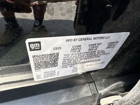 Certified 2025 Chevrolet Suburban LS AWD/4WD image 33