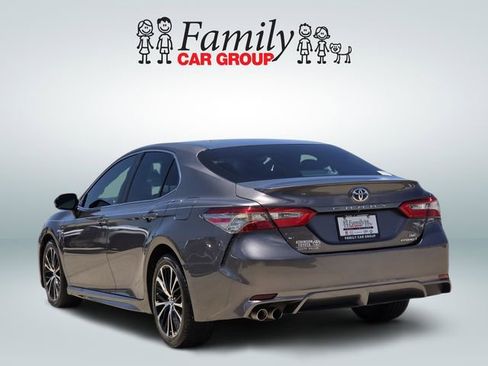 Used 2018 Toyota Camry SE FWD image 3