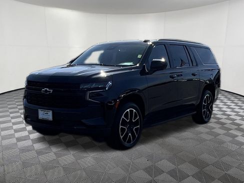 Used 2023 Chevrolet Suburban RST AWD/4WD image 3
