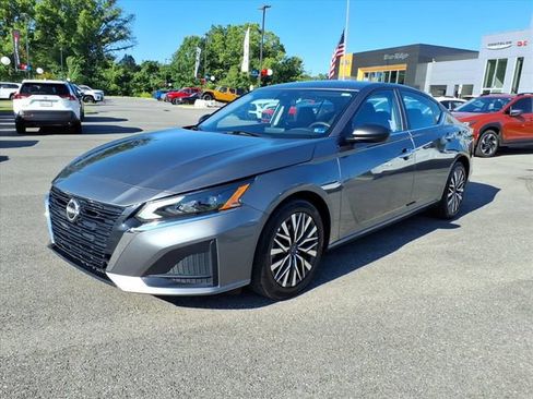 Used 2025 Nissan Altima 2.5 SV FWD image 12