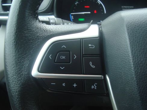 Used 2024 Toyota Sienna XLE image 15