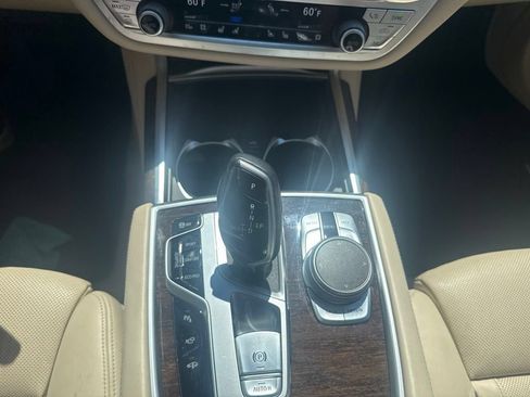 Used 2020 BMW 750i xDrive AWD/4WD image 27