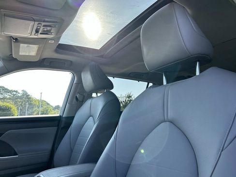 Used 2025 Toyota Highlander XLE FWD image 26