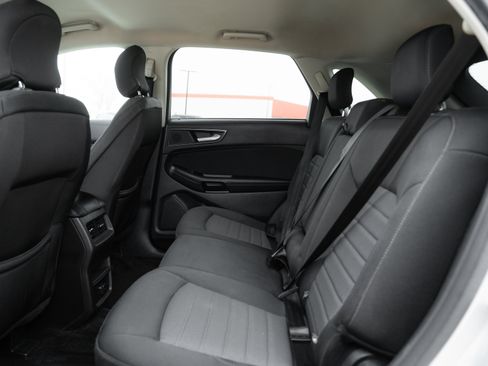 Used 2018 Ford Edge SE image 21