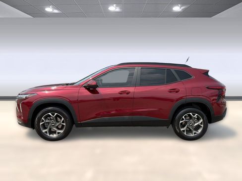 Certified 2024 Chevrolet Trax LT w/ Driver Confidence Package FWD image 2