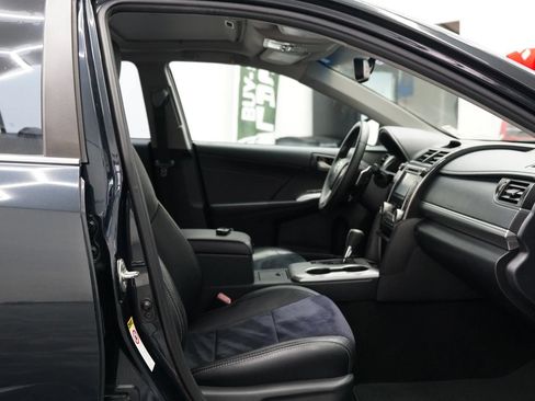 Used 2013 Toyota Camry SE w/ Leather Pkg FWD image 27