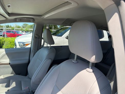 Certified 2019 Toyota Sienna XLE w/ XLE Navigation Package FWD image 10