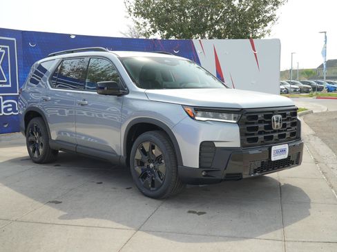 Used 2026 Honda Pilot Black Edition image 3