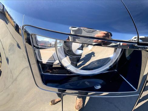 Used 2025 Land Rover Defender 110 X image 25