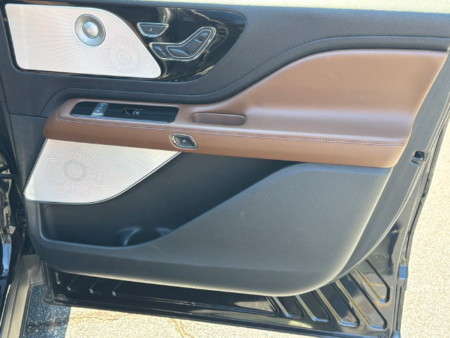 Used 2023 Lincoln Aviator Reserve w/ Equipment Group 201A AWD/4WD image 16