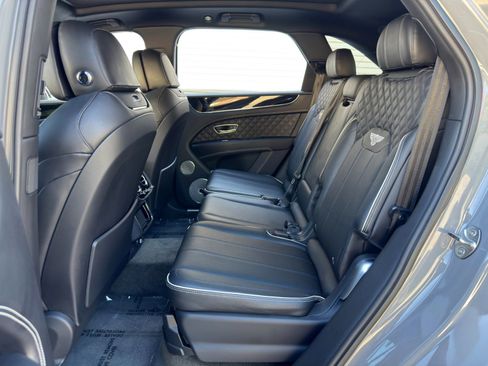 Used 2022 Bentley Bentayga AWD/4WD image 47