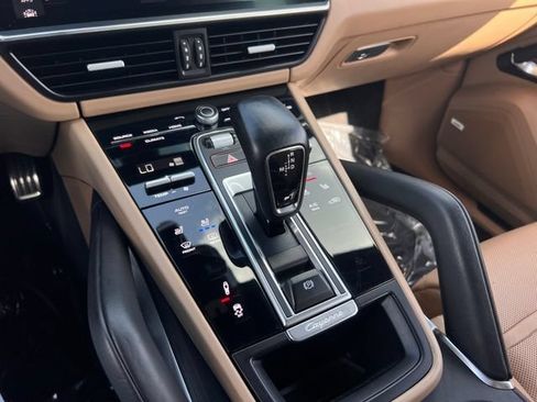 Used 2019 Porsche Cayenne Turbo AWD/4WD image 32
