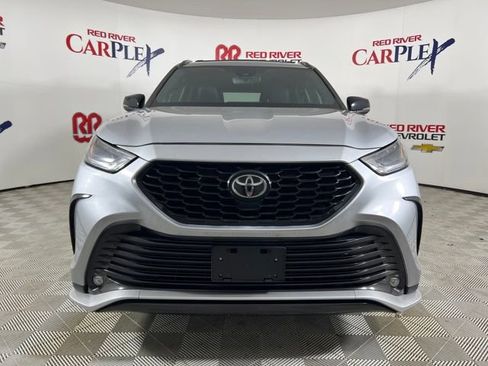 Used 2022 Toyota Highlander XSE image 2