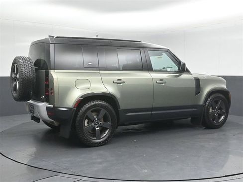 Used 2022 Land Rover Defender 110 SE image 5