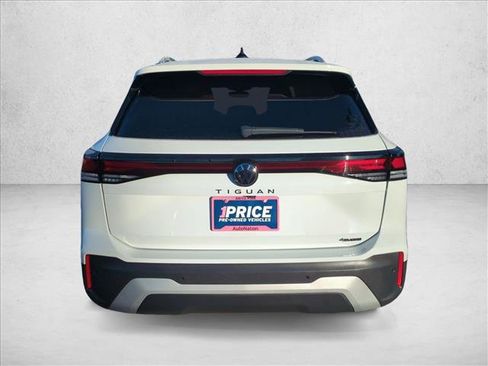 Used 2025 Volkswagen Tiguan S image 7