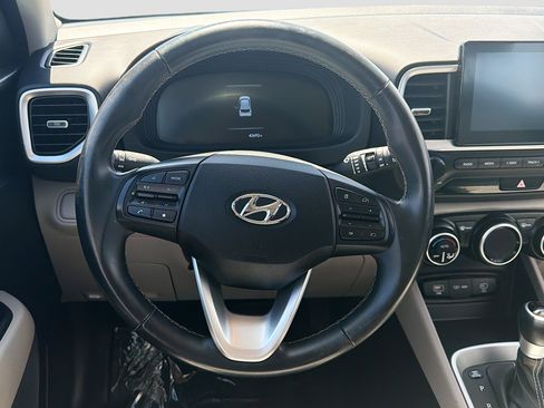 Used 2025 Hyundai Venue SEL FWD image 18