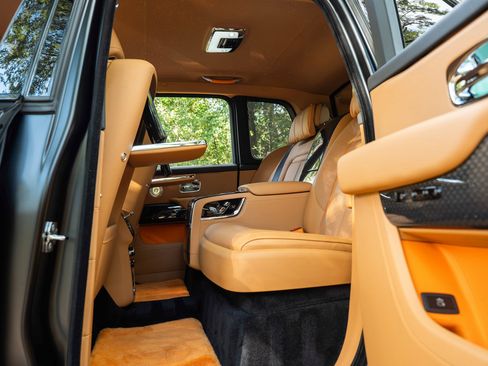Used 2023 Rolls-Royce Cullinan Black Badge w/ Leather Finishing Pack image 40
