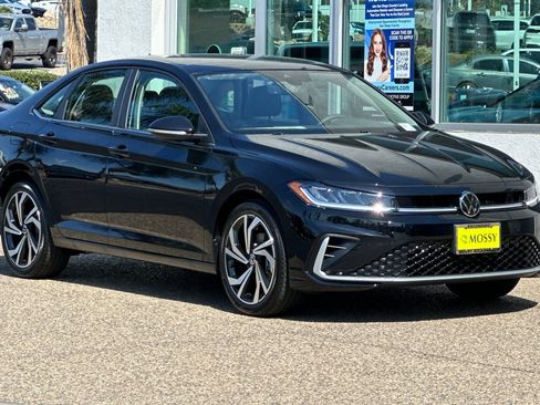 New 2025 Volkswagen Jetta SEL image 2