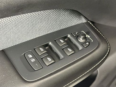 Used 2019 Volvo S60 T5 R-Design image 29