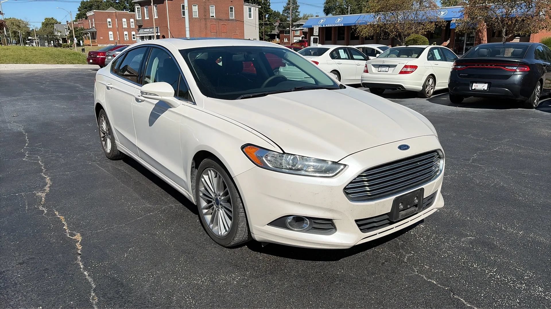 Used 2015 Ford Fusion SE w/ Equipment Group 202A FWD image 3