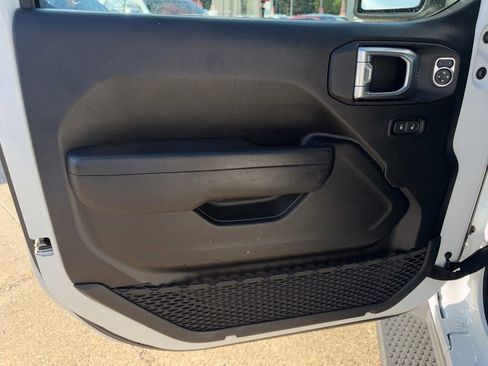 Used 2024 Jeep Wrangler Unlimited Rubicon 4xe image 11