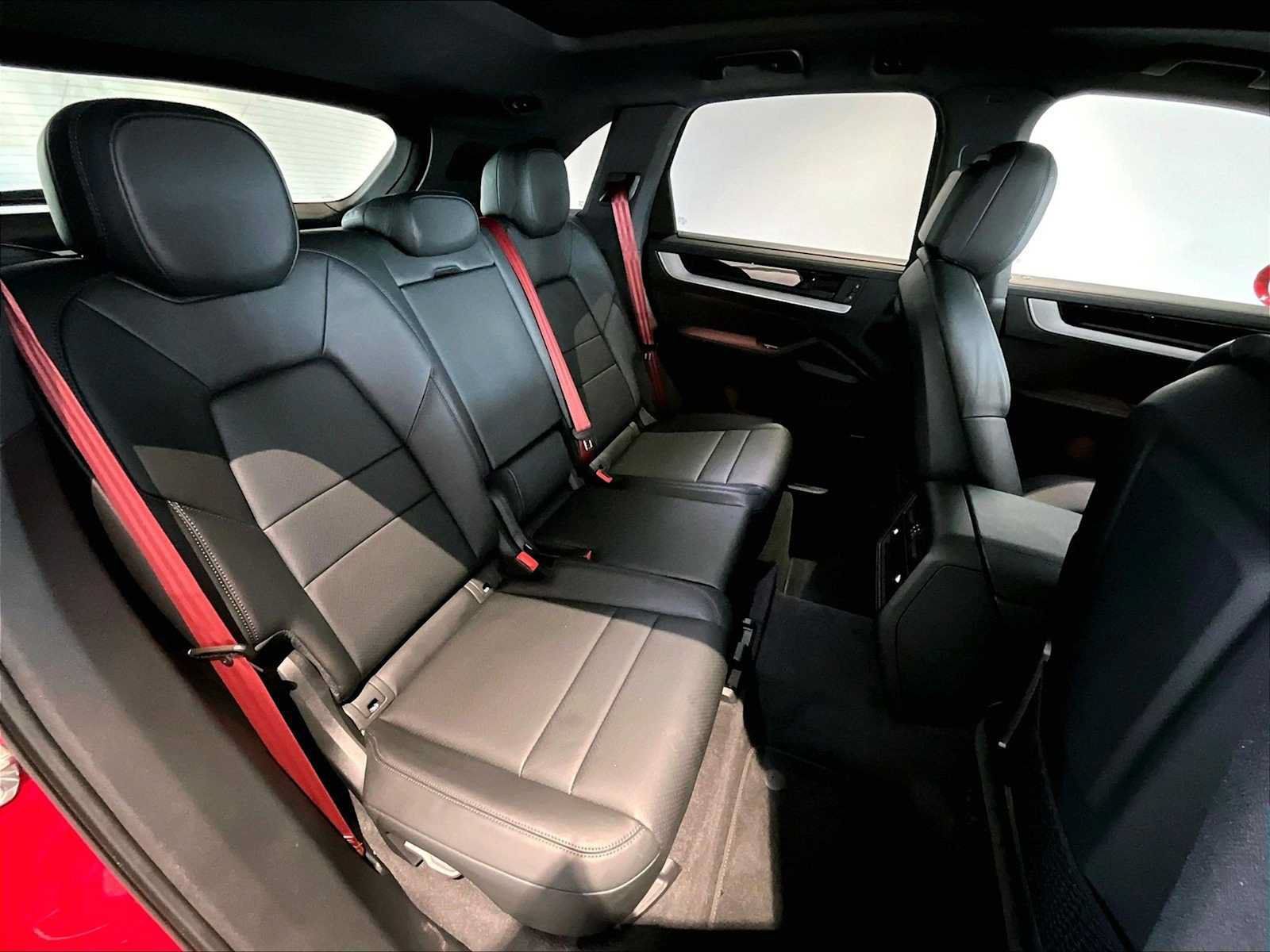 Used 2026 Porsche Cayenne S AWD/4WD image 32