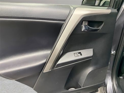 Used 2016 Toyota RAV4 XLE image 28